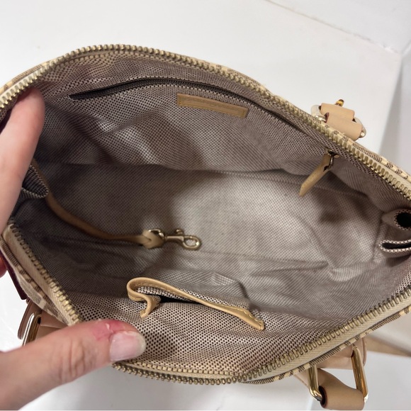 Vintage Dooney & Bourke Signature Front Clasp Brown Tan Handbag Domed Satchel - Picture 16 of 16